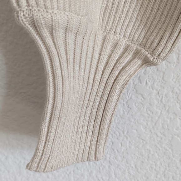 Zara ARM Warmer - Picture 16 of 16